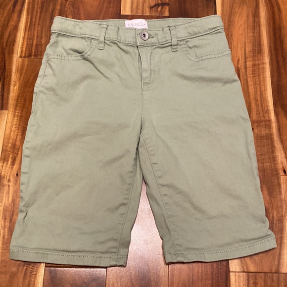 Girl’s Size Large (10-12) Bundle of 2: Sage Green Bermudas & Pale Blue Jersey - Picture 2 of 9